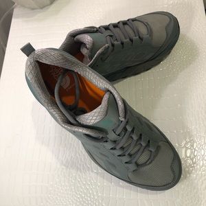 The north face endurus shoes.